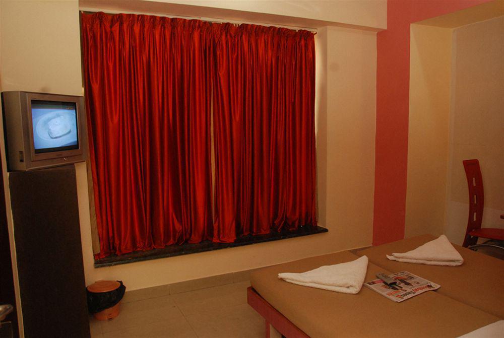 Fabhotel Annex Executive Mumbai Exterior photo